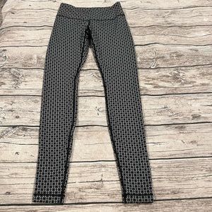 Lululemon Athletica Gray and Black Leggings Dynamic Geometric Design